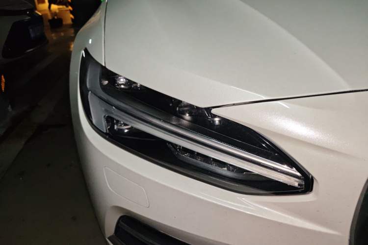 Used Volvo S90 2020 Facelift T5 Smart & Luxurious Edition Right Front Headlight
