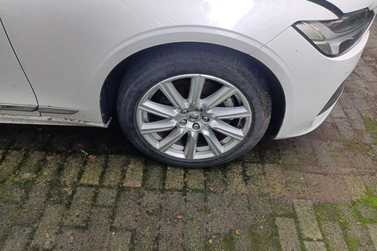 Used Volvo S90 2020 T5 Zhiyuan Luxury Edition Right Front Wheel Hub