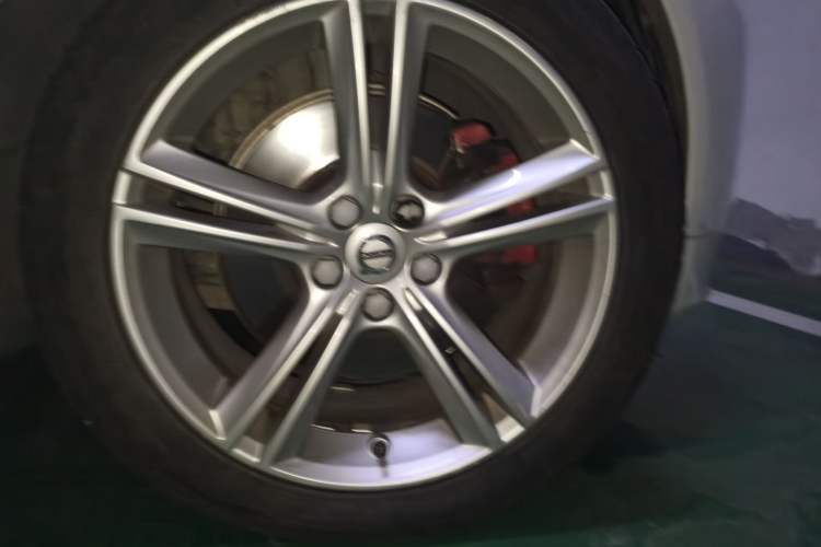 Used Volvo S90 2020 T4 SmartDrive Luxury Edition Right Front Wheel Hub