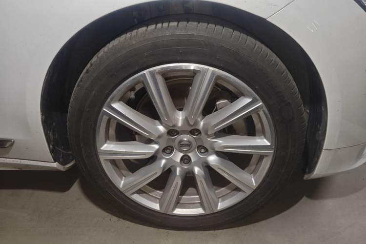 Used Volvo S90 2020 T5 Zhiyuan Luxury Edition Right Front Wheel Hub