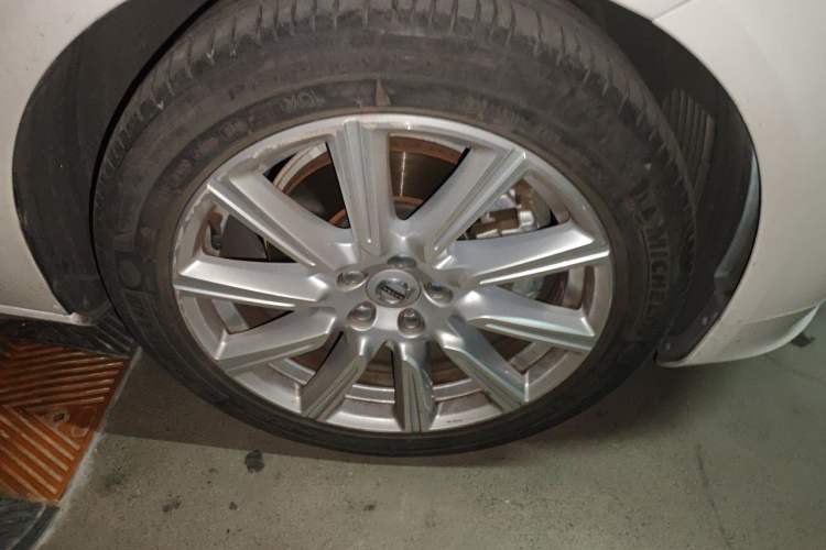 Used Volvo S90 2020 Facelift T5 Smart & Luxurious Edition Right Front Wheel Hub