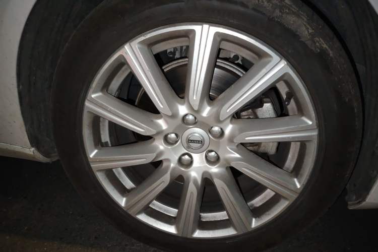 Used Volvo S90 2020 T5 Zhiyuan Luxury Edition Right Front Wheel Hub