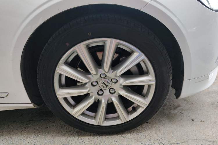 Used Volvo S90 2020 T5 Zhiyi Luxury Edition Right Front Wheel Hub