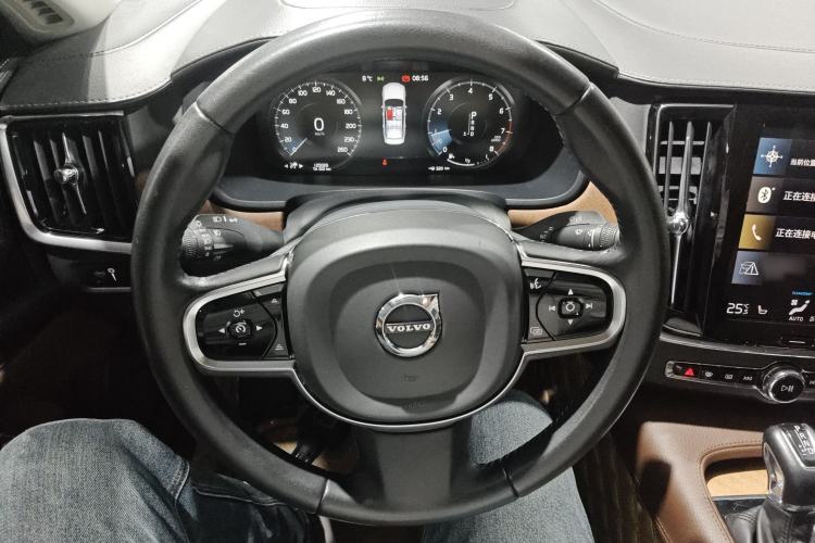 Used Volvo S90 2020 Facelift T5 Smart & Luxurious Edition Steering Wheel