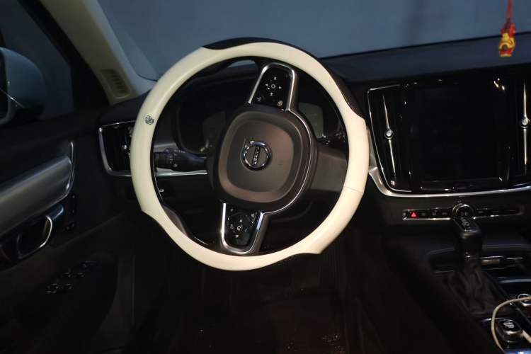 Used Volvo S90 2020 T4 SmartDrive Luxury Edition Steering Wheel