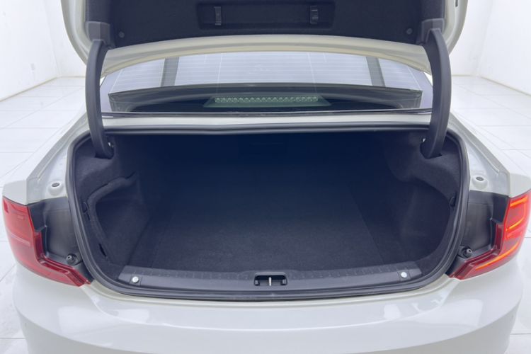 Used Volvo S90 2020 T4 SmartDrive Luxury Edition Trunk