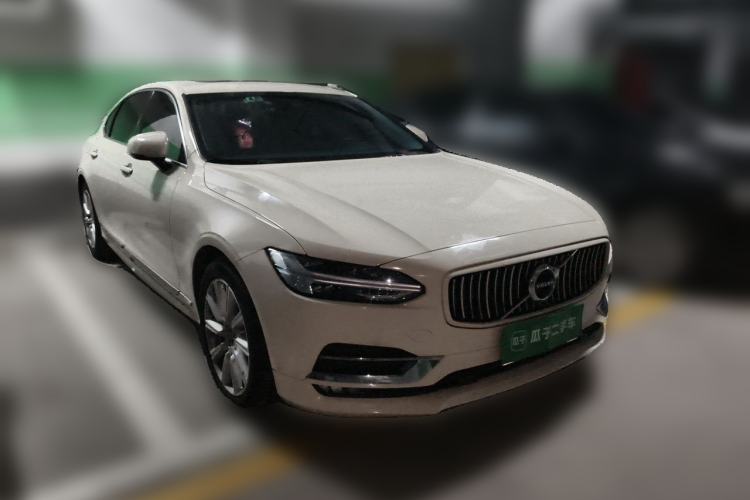 Used Volvo S90 2020 T5 Zhiyi Luxury Edition Front Right 45 Deg