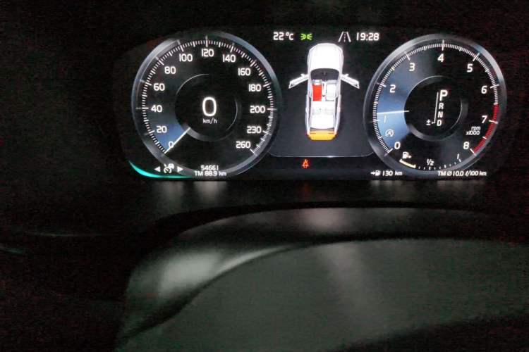 Used Volvo S90 2020 T5 Zhiyi Luxury Edition Odometer Close Up