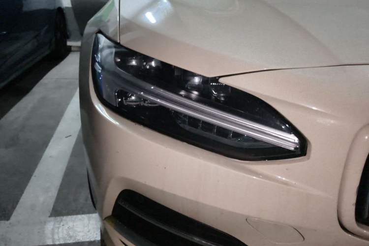 Used Volvo S90 2020 T5 Zhiyi Luxury Edition Right Front Headlight