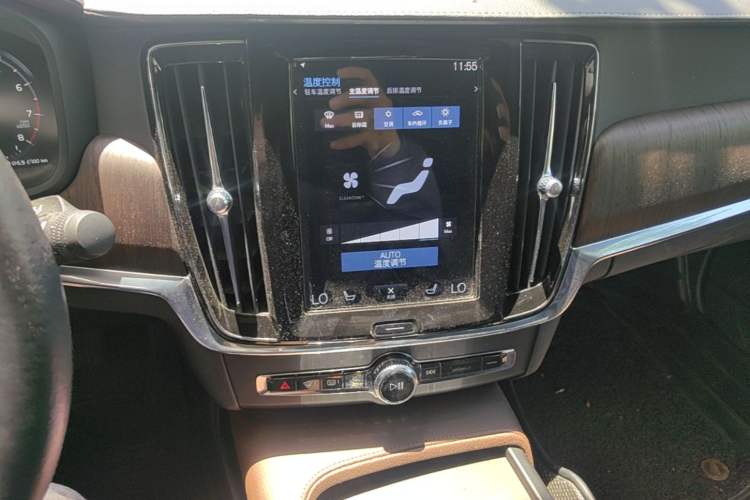 Used Volvo S90 2021 B5 Zhiyuan Luxury Edition Audio And AC Panel
