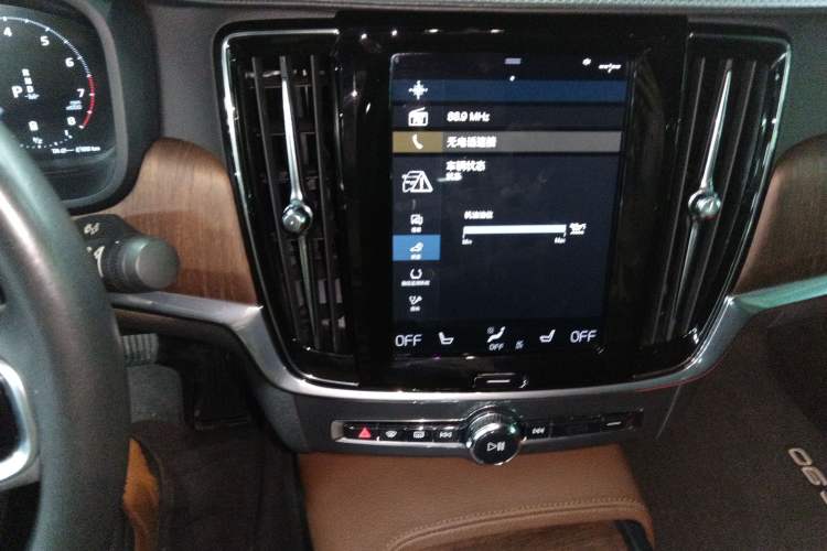 Used Volvo S90 2021 B5 Zhiyuan Luxury Edition Audio And AC Panel