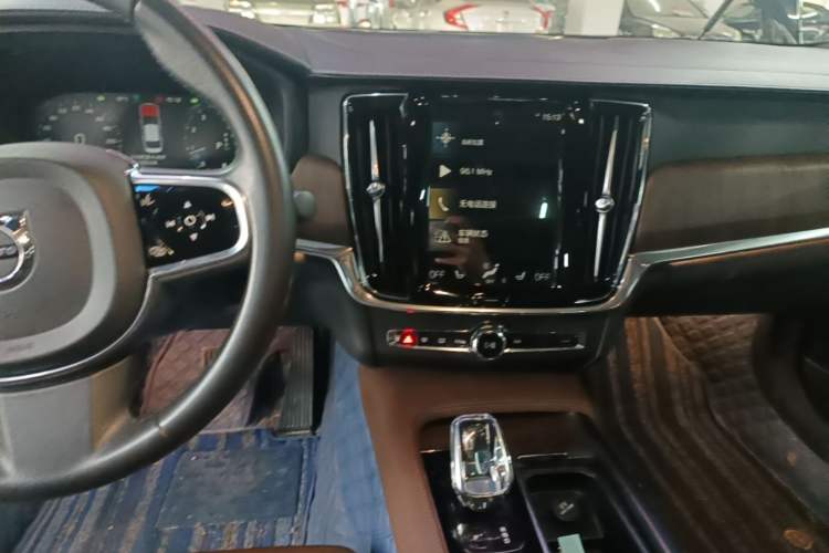 Used Volvo S90 2021 B5 Zhiyuan Luxury Edition Audio And AC Panel