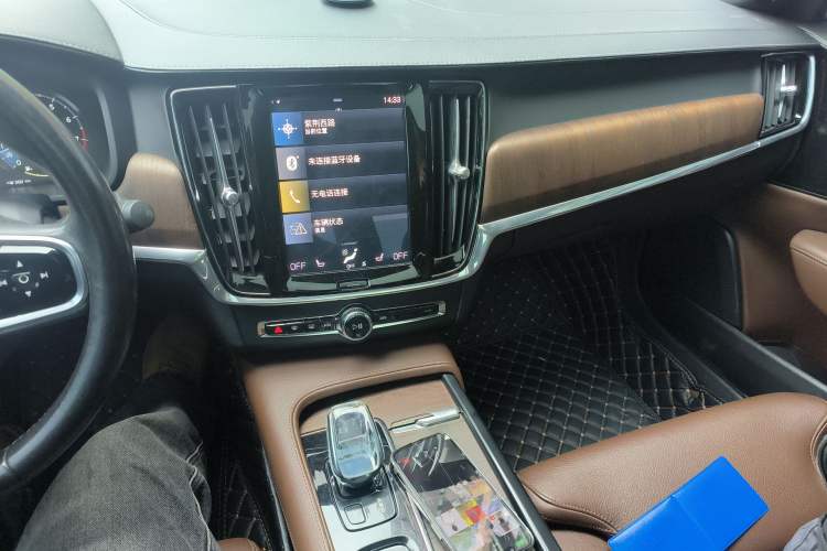Used Volvo S90 2021 B5 Zhiyuan Luxury Edition Audio And AC Panel