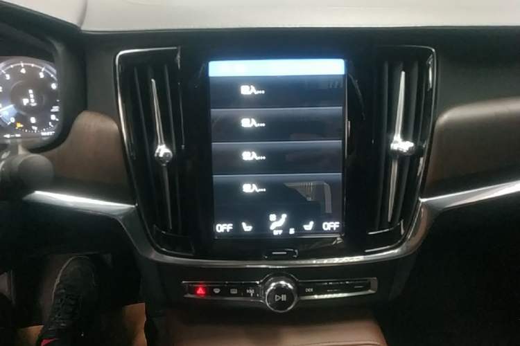 Used Volvo S90 2021 B5 Zhiyuan Luxury Edition Audio And AC Panel