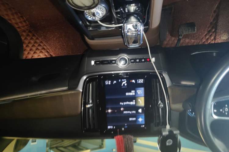 Used Volvo S90 2021 B5 Zhiyuan Luxury Edition Audio And AC Panel