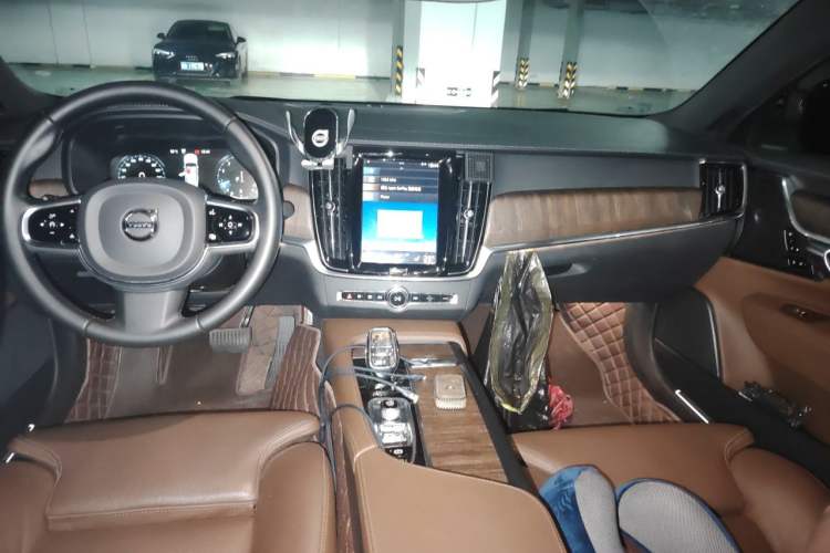 Used Volvo S90 2021 B5 Zhiyuan Luxury Edition Center Console