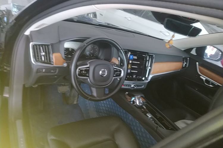 Used Volvo S90 2021 B5 Zhiyi Luxury Edition Center Console