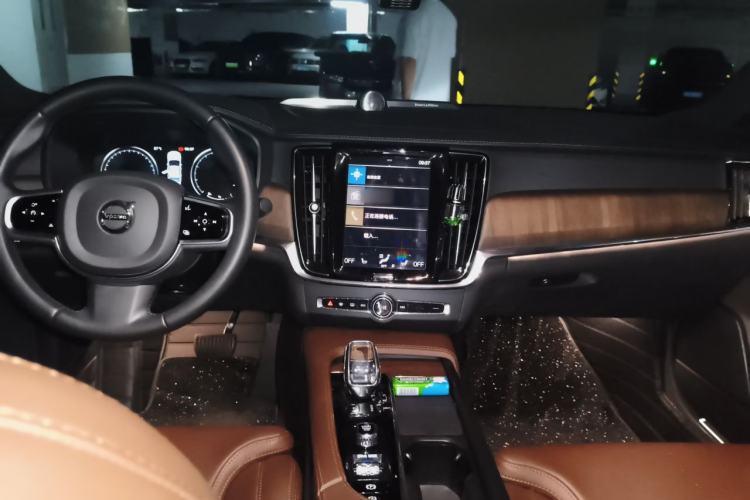 Used Volvo S90 2021 B5 Luxury Smart Edition Center Console