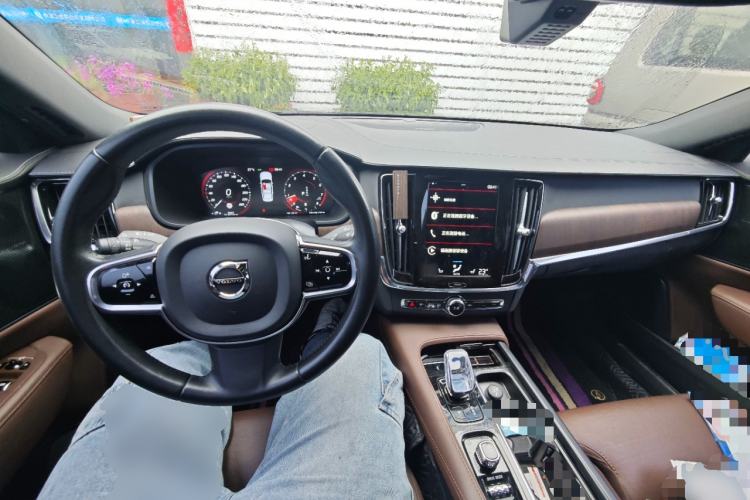 Used Volvo S90 2021 B5 Zhiyuan Luxury Edition Center Console