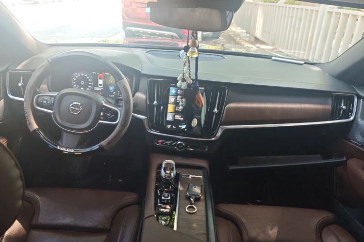 Used Volvo S90 2021 B5 Luxury Smart Edition Center Console