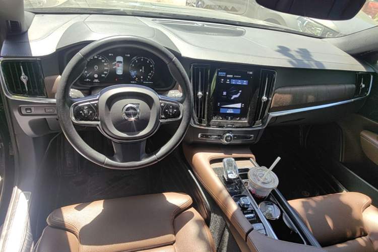 Used Volvo S90 2021 B5 Zhiyuan Luxury Edition Center Console