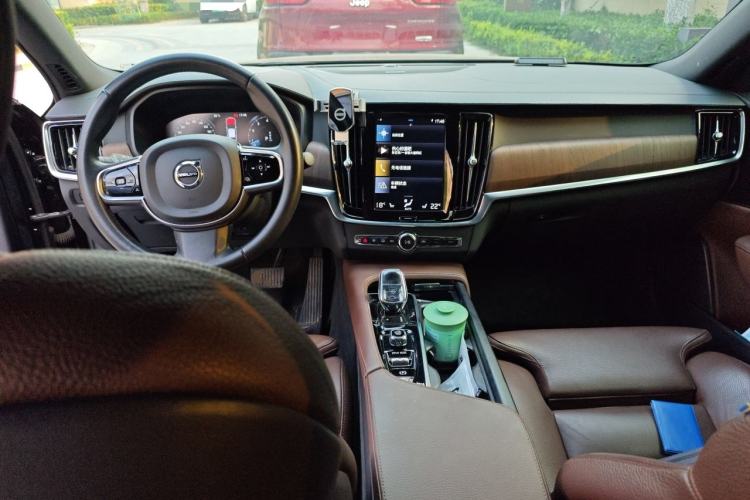 Used Volvo S90 2021 B5 Zhiyuan Luxury Edition Center Console