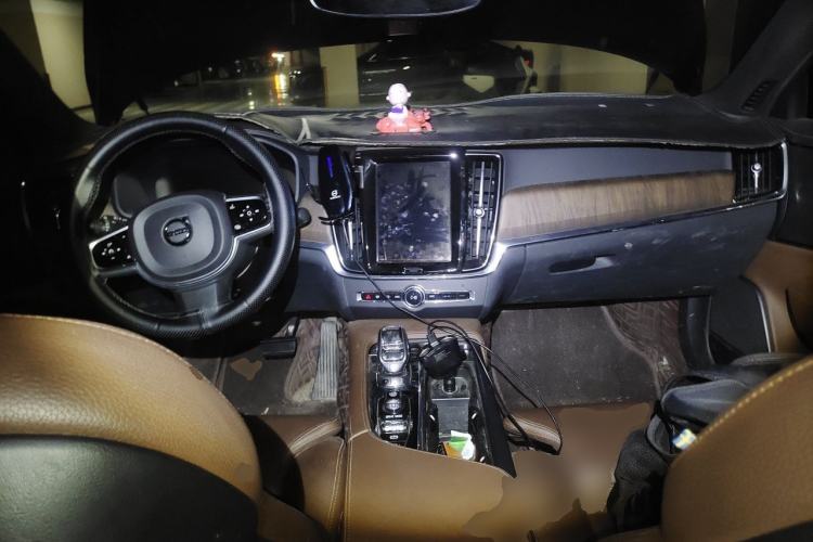 Used Volvo S90 2021 B5 Zhiyuan Luxury Edition Center Console
