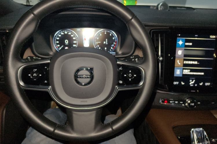 Used Volvo S90 2021 B5 Luxury Smart Edition Center Console