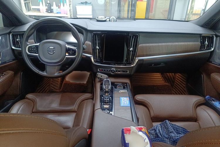 Used Volvo S90 2021 B5 Luxury Smart Edition Center Console