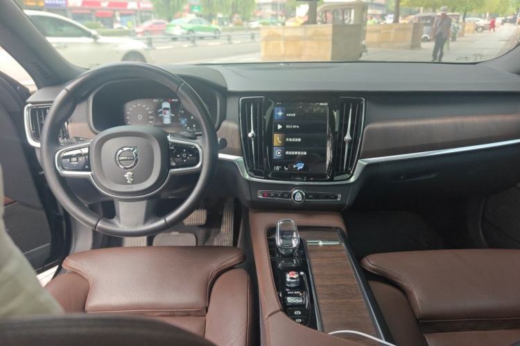 Used Volvo S90 2021 B5 Zhiyuan Luxury Edition Center Console