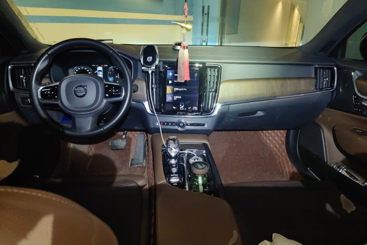Used Volvo S90 2021 B5 Zhiyuan Luxury Edition Center Console