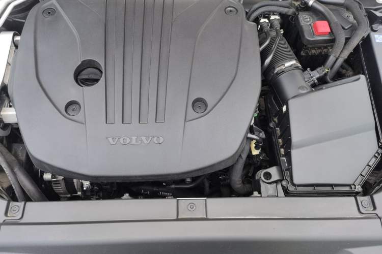 Used Volvo S90 2021 B5 Luxury Smart Edition Engine Bay