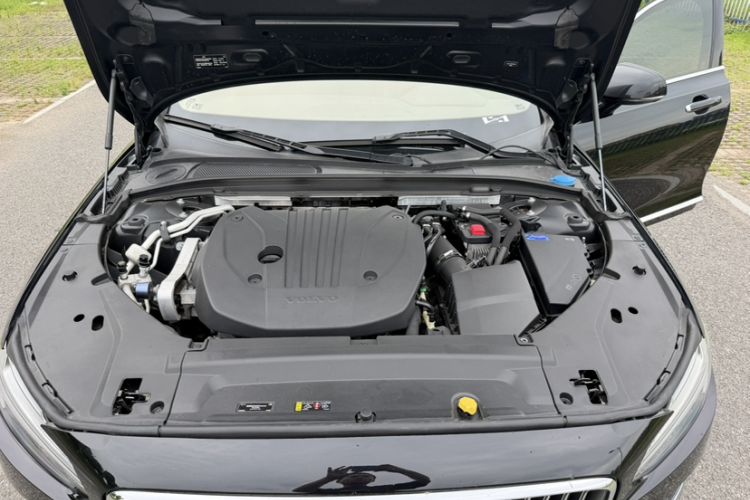 Used Volvo S90 2021 B5 Zhiyi Luxury Edition Engine Bay