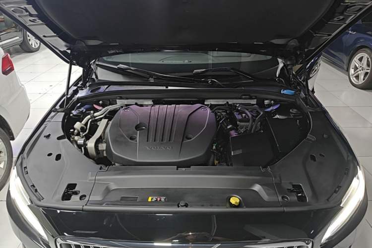 Used Volvo S90 2021 B5 Zhiyi Luxury Edition Engine Bay