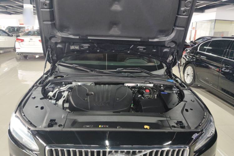 Used Volvo S90 2021 B5 Zhiyi Luxury Edition Engine Bay