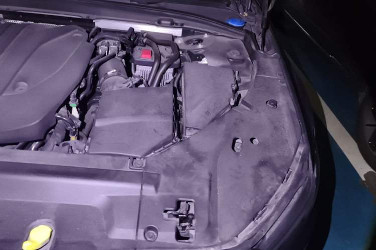 Used Volvo S90 2021 B5 Luxury Smart Edition Engine Bay Left
