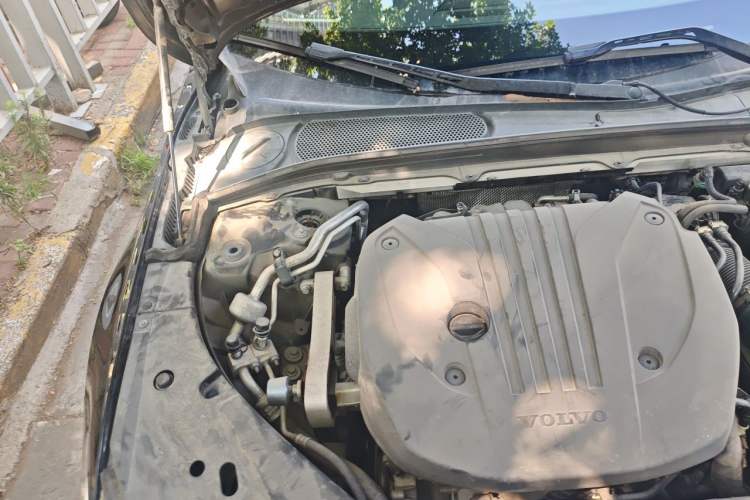Used Volvo S90 2021 B5 Luxury Smart Edition Engine Bay Right