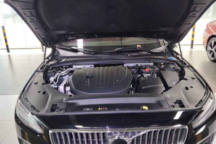 Used Volvo S90 2021 B5 Zhiyi Luxury Edition Engine Bay