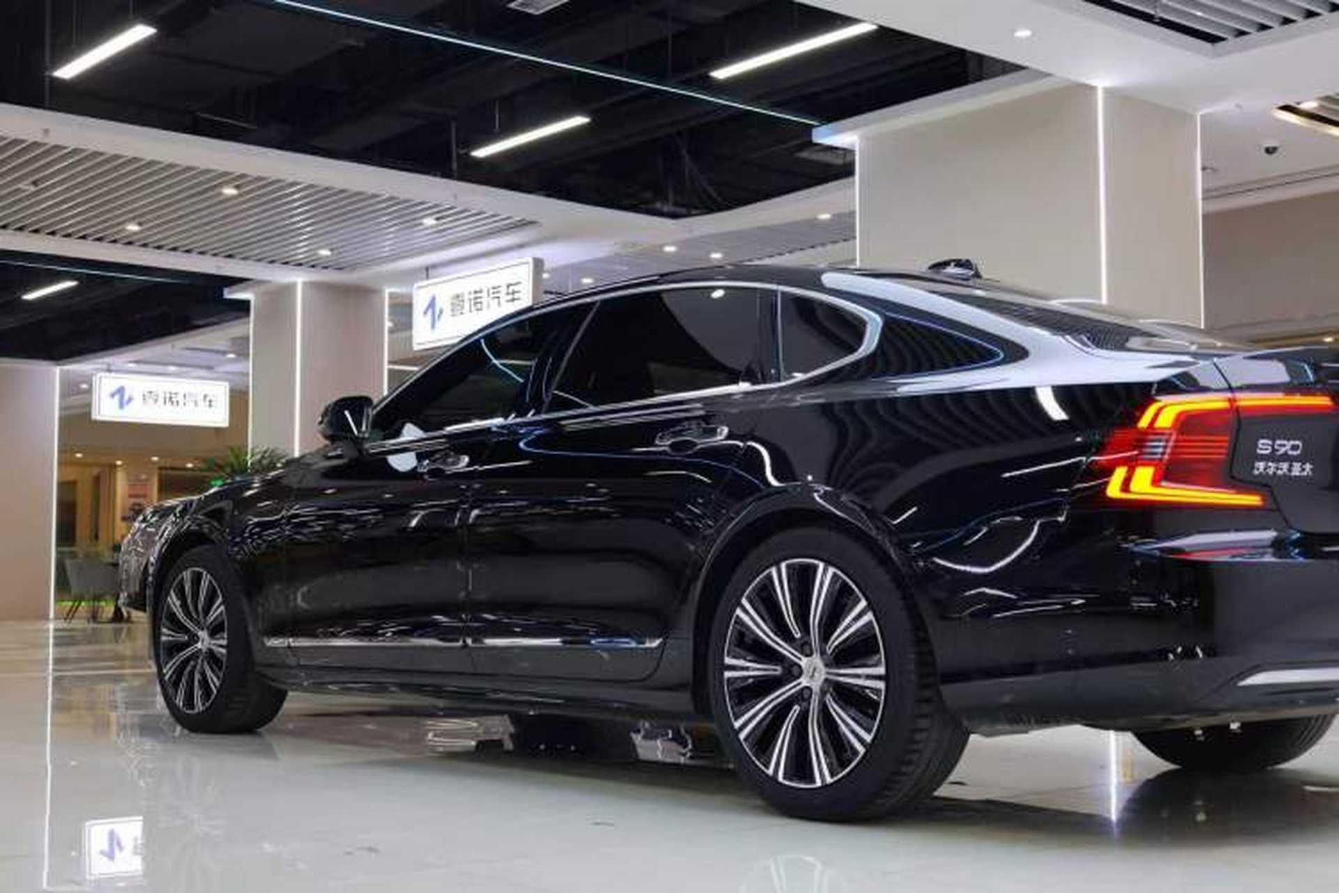 Used Volvo S90 2021 B5 Luxury Smart Edition Exterior 11