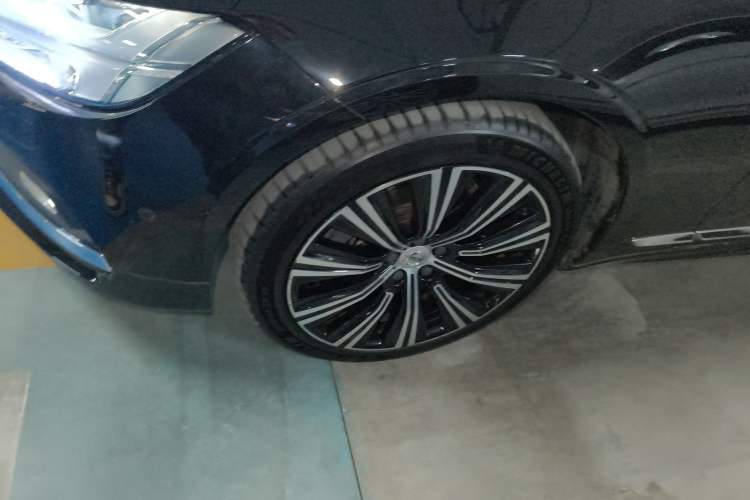 Used Volvo S90 2021 B5 Luxury Smart Edition Exterior 4
