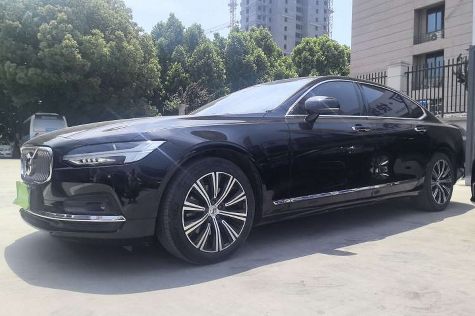 Used Volvo S90 2021 B5 Zhiyi Luxury Edition Front Left 45 Deg