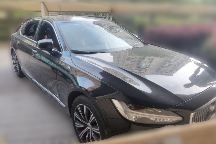 Used Volvo S90 2021 B5 Zhiyi Luxury Edition Front Right 45 Deg