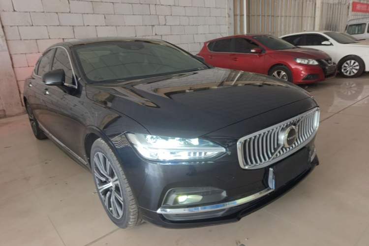 Used Volvo S90 2021 B5 Zhiyi Luxury Edition Front Right 45 Deg