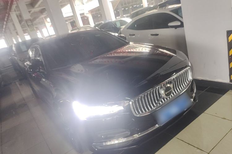 Used Volvo S90 2021 B5 Zhiyi Luxury Edition Front Right 45 Deg