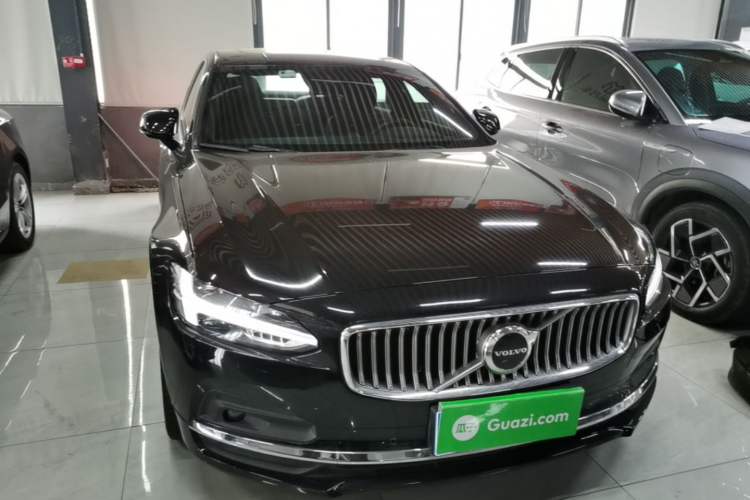 Used Volvo S90 2021 B5 Zhiyi Luxury Edition Front Right 45 Deg