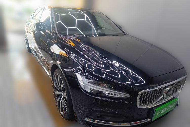 Used Volvo S90 2021 B5 Luxury Smart Edition Front Right 45 Deg