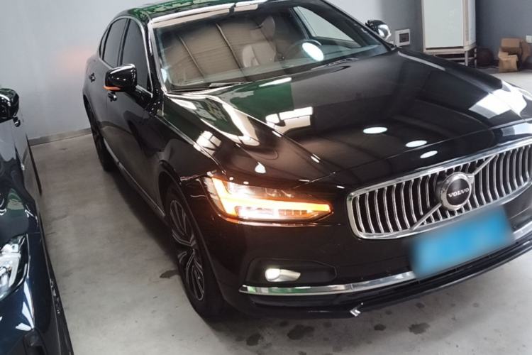 Used Volvo S90 2021 B5 Zhiyi Luxury Edition Front Right 45 Deg