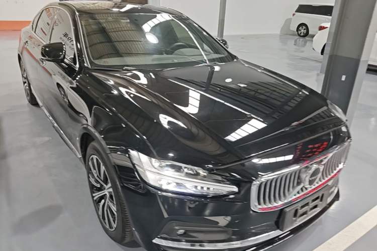 Used Volvo S90 2021 B5 Zhiyi Luxury Edition Front Right 45 Deg