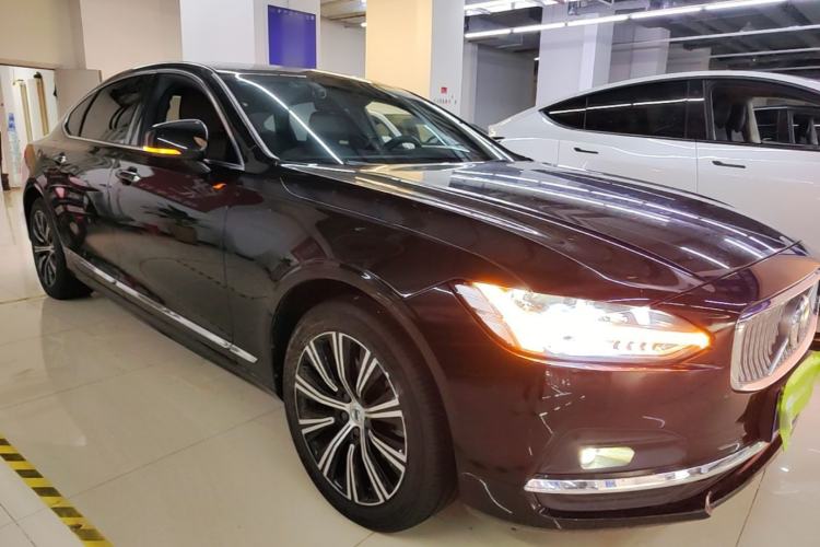 Used Volvo S90 2021 B5 Zhiyi Luxury Edition Front Right 45 Deg