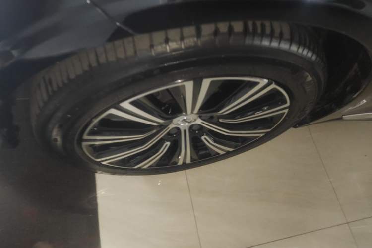 Used Volvo S90 2021 B5 Zhiyi Luxury Edition Left Front Wheel Hub